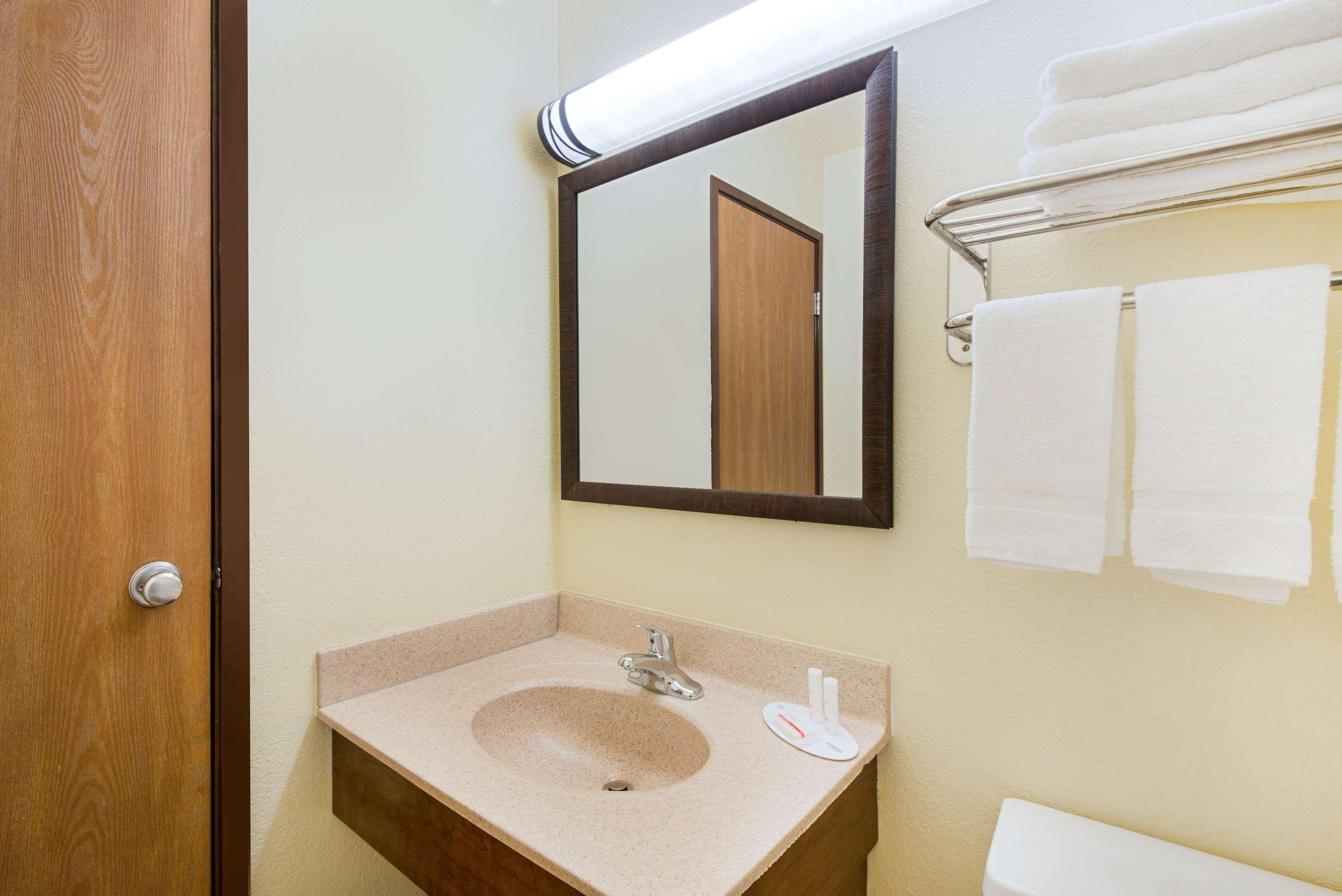ซูเปอร์ 8 บาย วินด์แฮม ริปลีย์ Hotel Ripley ภายนอก รูปภาพ
